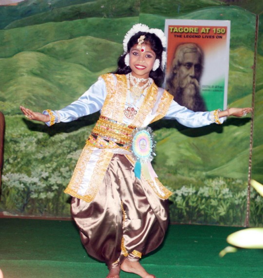 Sushmita Dey performing special dance in tribute to Tagore
